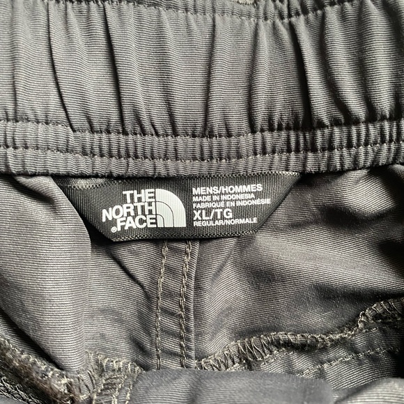 North Face Convertible Pants to Shorts - Picture 3 of 4